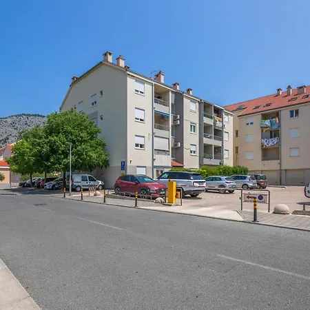 Ap Mirko - 3 Bedrooms In Center Apartment