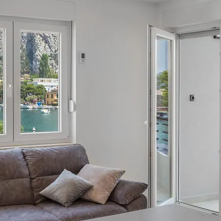 Apartment Ap Mirko - 3 Bedrooms In Center
