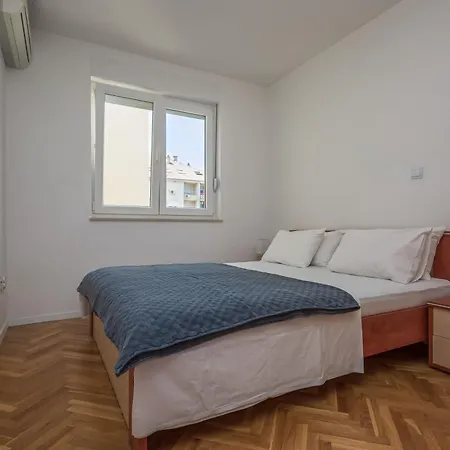 Ap Mirko - 3 Bedrooms In Center Apartment *