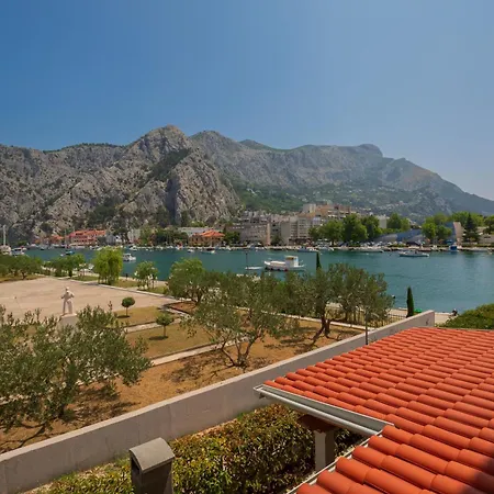 Ap Mirko - 3 Bedrooms In Center Apartment Omiš