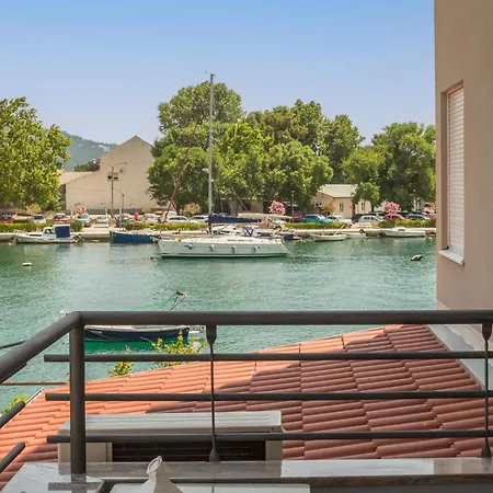 Ap Mirko - 3 Bedrooms In Center *