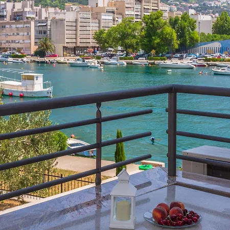 Apartment Ap Mirko - 3 Bedrooms In Center