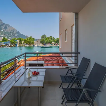 Ap Mirko - 3 Bedrooms In Center Apartment *