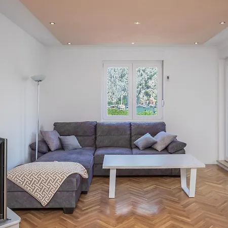 Apartment Ap Mirko - 3 Bedrooms In Center *
