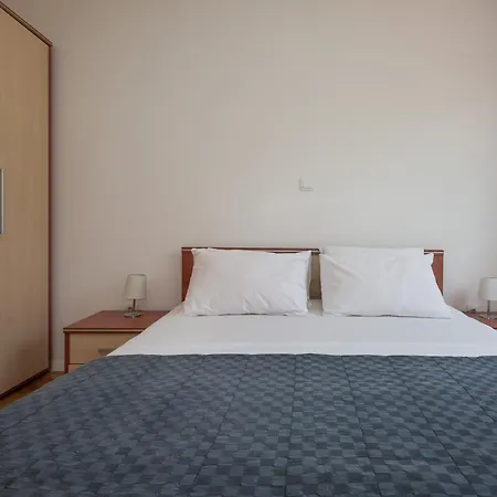 Ap Mirko - 3 Bedrooms In Center *