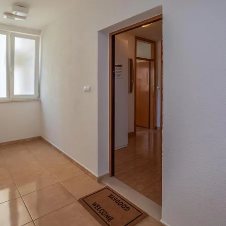 Ap Mirko - 3 Bedrooms In Center * Omiš