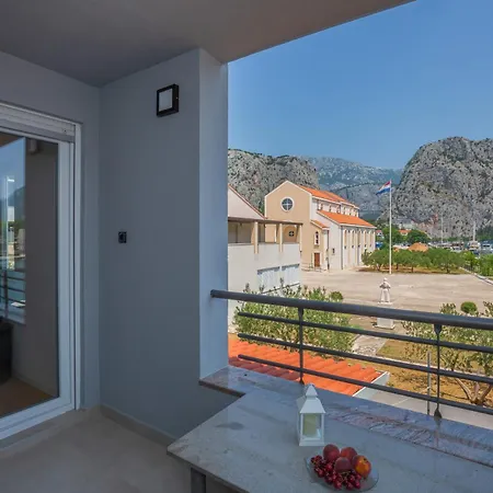 Ap Mirko - 3 Bedrooms In Center Apartment *