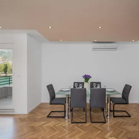 Ap Mirko - 3 Bedrooms In Center Apartment Omiš