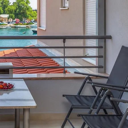 Ap Mirko - 3 Bedrooms In Center *