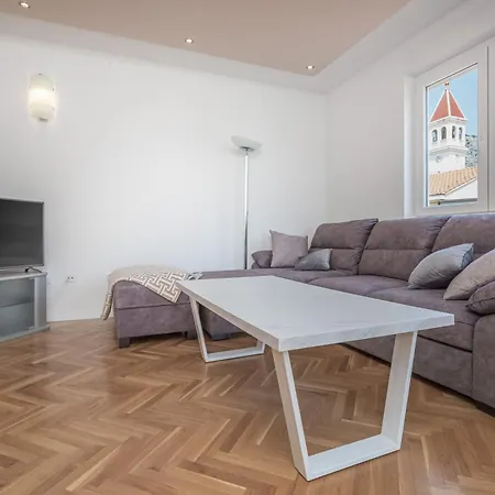 Apartment Ap Mirko - 3 Bedrooms In Center