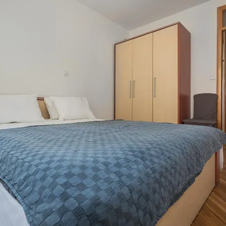 Apartment Ap Mirko - 3 Bedrooms In Center *