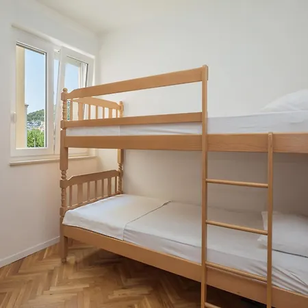 Ap Mirko - 3 Bedrooms In Center *