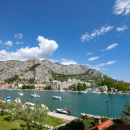 Ap Mirko - 3 Bedrooms In Center Apartamento Omiš