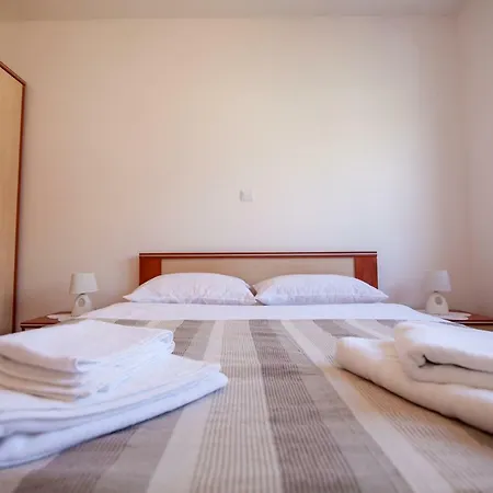 Ap Mirko - 3 Bedrooms In Center *