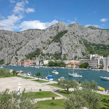 Ap Mirko - 3 Bedrooms In Center