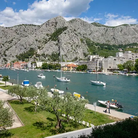 Ap Mirko - 3 Bedrooms In Center Omiš