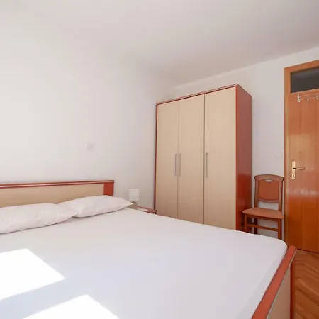 Ap Mirko - 3 Bedrooms In Center *