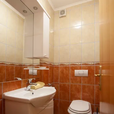 Ap Mirko - 3 Bedrooms In Center Apartamento Omiš
