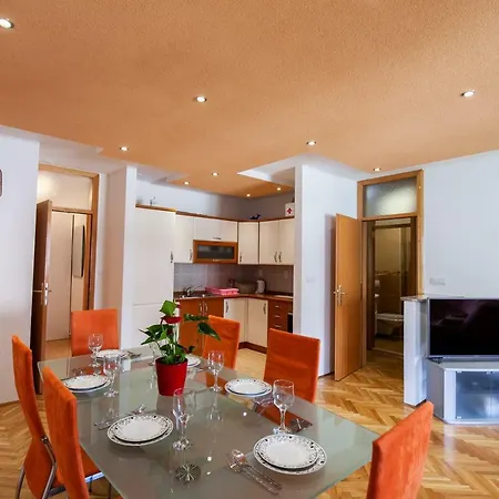 Ap Mirko - 3 Bedrooms In Center