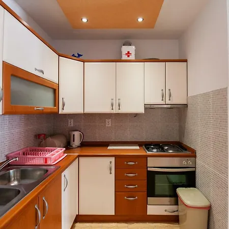 Ap Mirko - 3 Bedrooms In Center *