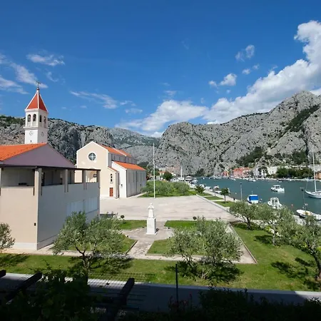 Apartamento Ap Mirko - 3 Bedrooms In Center Omiš