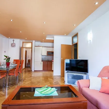 Ap Mirko - 3 Bedrooms In Center Apartamento